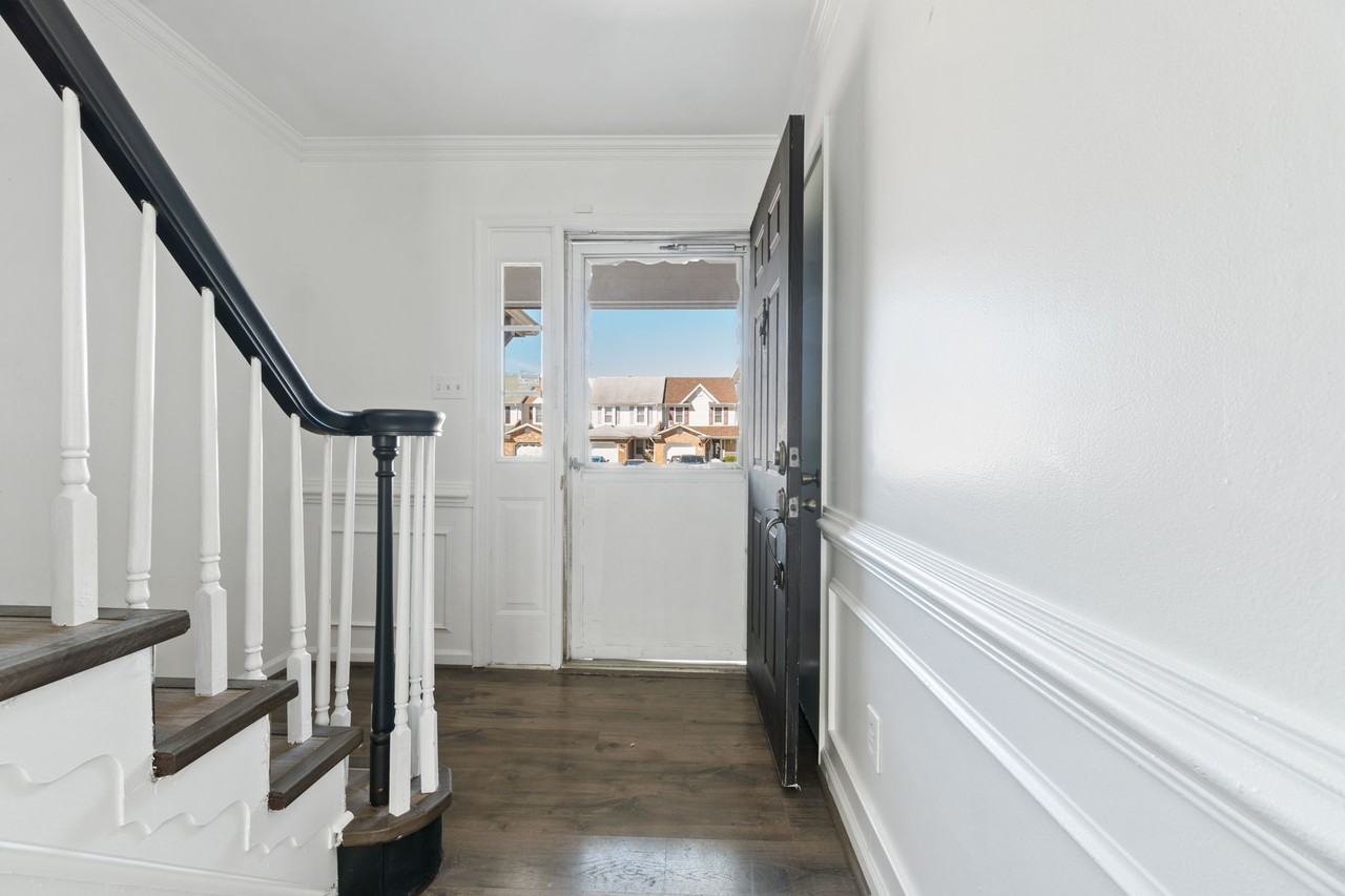 307 Pratt Ct #1 - Photo 3 of 11