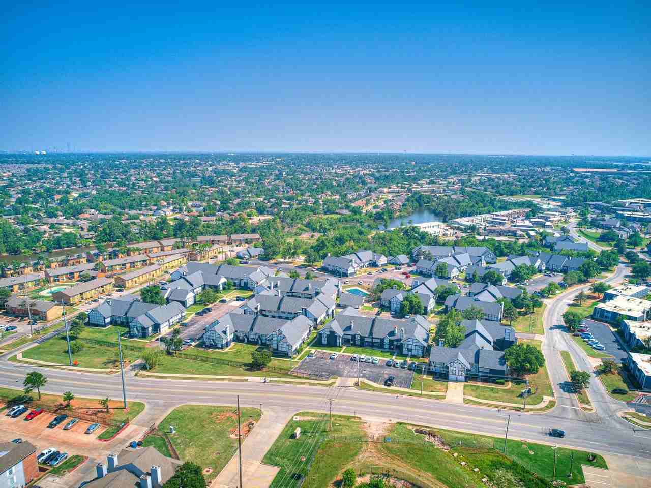 Lakewood Estates | Spacious 2 - Photo 4 of 50