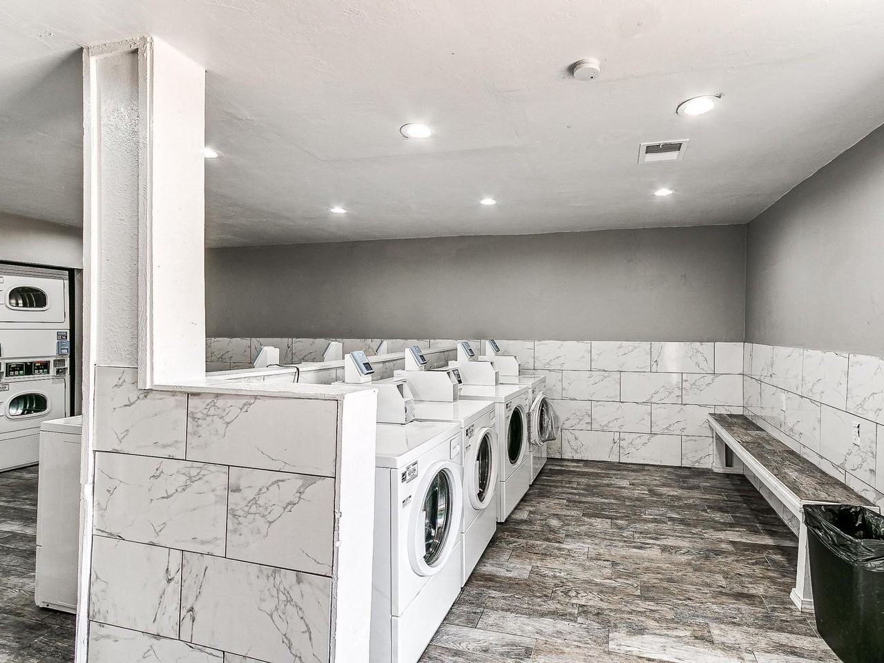 Lakewood Estates | Spacious 2 - Photo 7 of 50