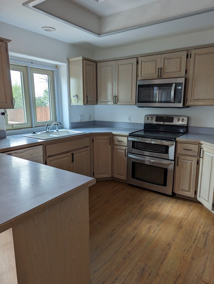1054 Arapaho Dr #1 - Photo 4 of 11
