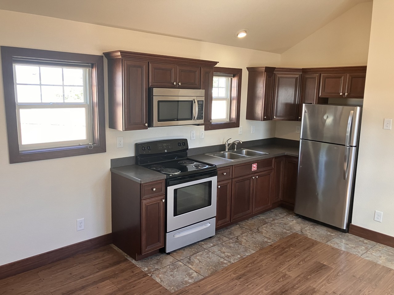 111 E Cottonwood Dr #5 - Photo 2 of 10