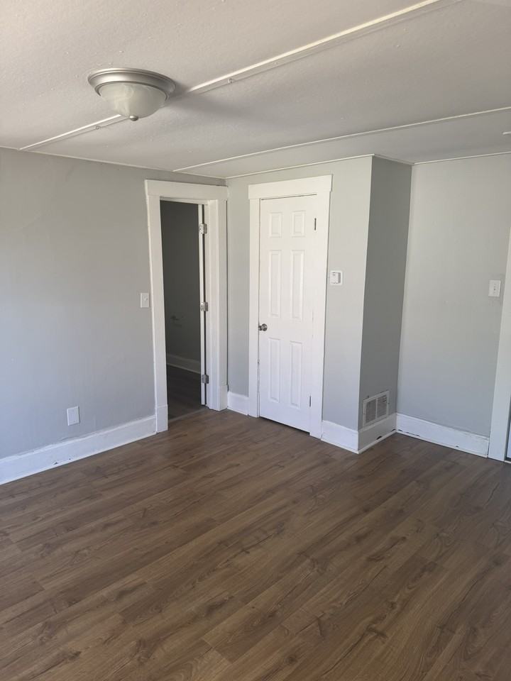403 Maple Ave #B - Photo 2 of 8