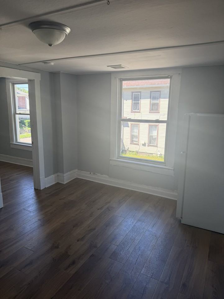 403 Maple Ave #B - Photo 4 of 8