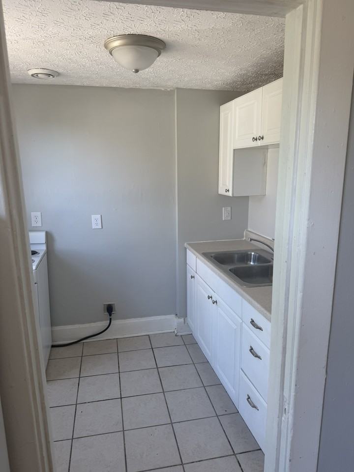 403 Maple Ave #B - Photo 5 of 8