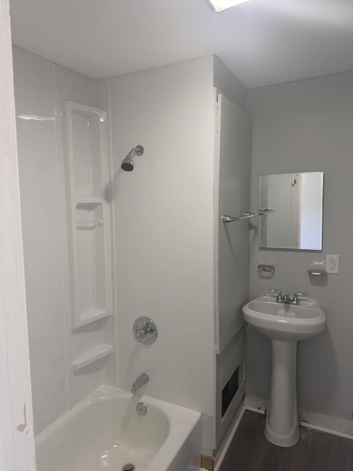 403 Maple Ave #B - Photo 6 of 8