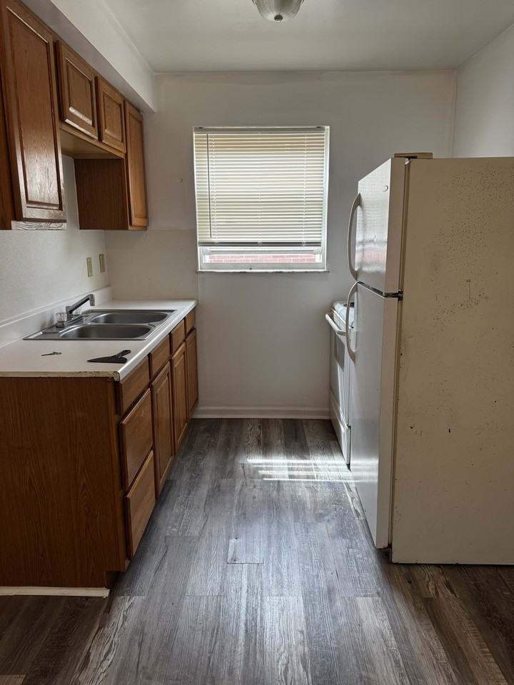 246 Basswood Ave #3 - Photo 3 of 6