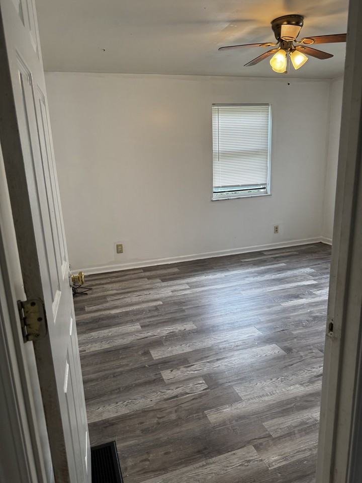 246 Basswood Ave #3 - Photo 4 of 6