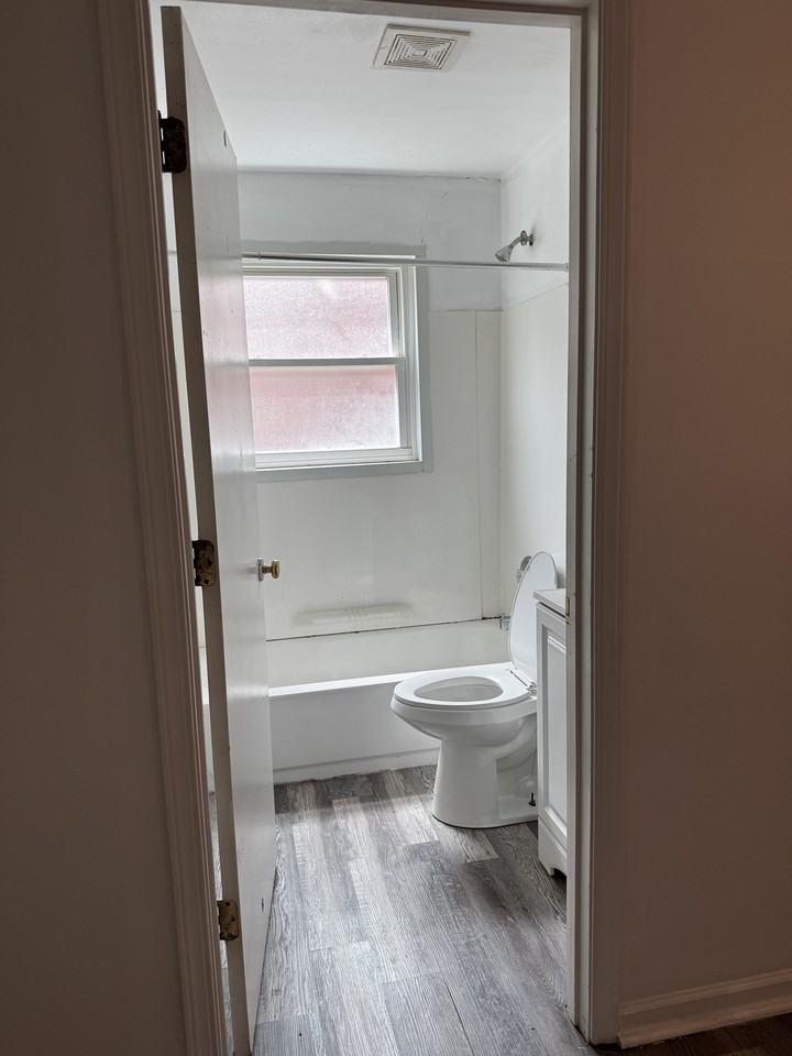 246 Basswood Ave #3 - Photo 5 of 6
