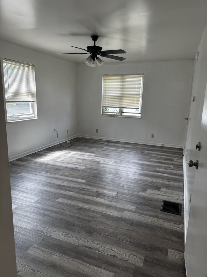 246 Basswood Ave #3 - Photo 6 of 6