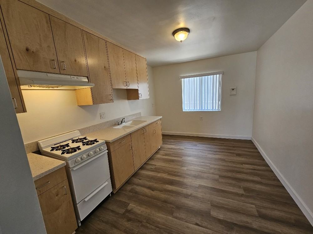 12522 Paramount Blvd #17 - Photo 5 of 30
