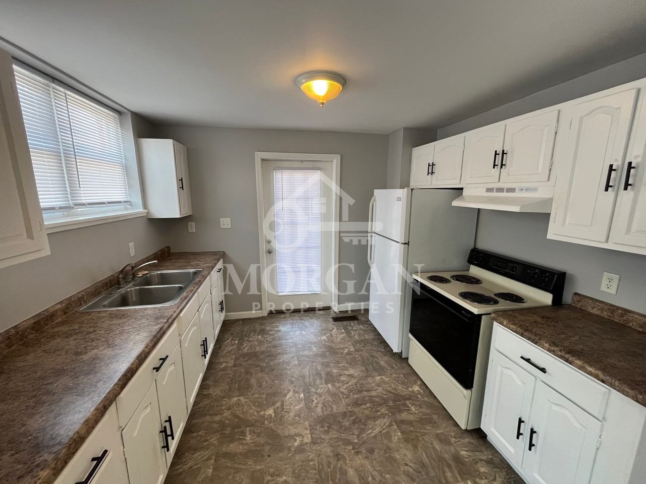 1317 Main St #A - Photo 3 of 6