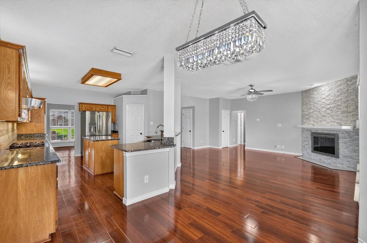 3113 Lochaven Dr #1 - Photo 4 of 10