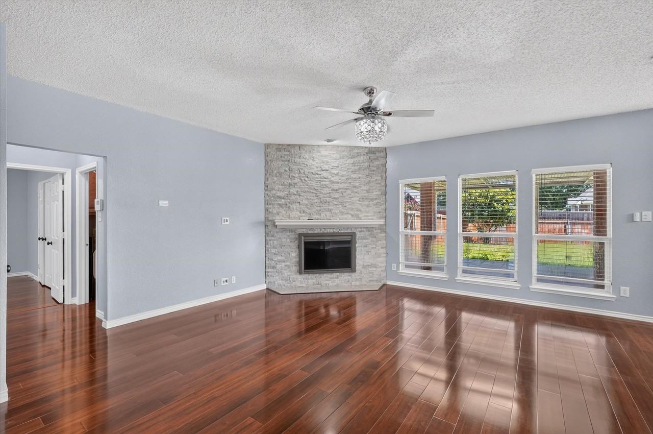 3113 Lochaven Dr #1 - Photo 5 of 10