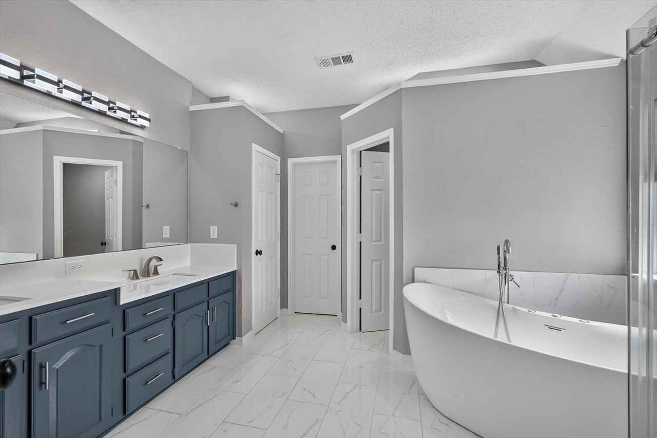 3113 Lochaven Dr #1 - Photo 7 of 10