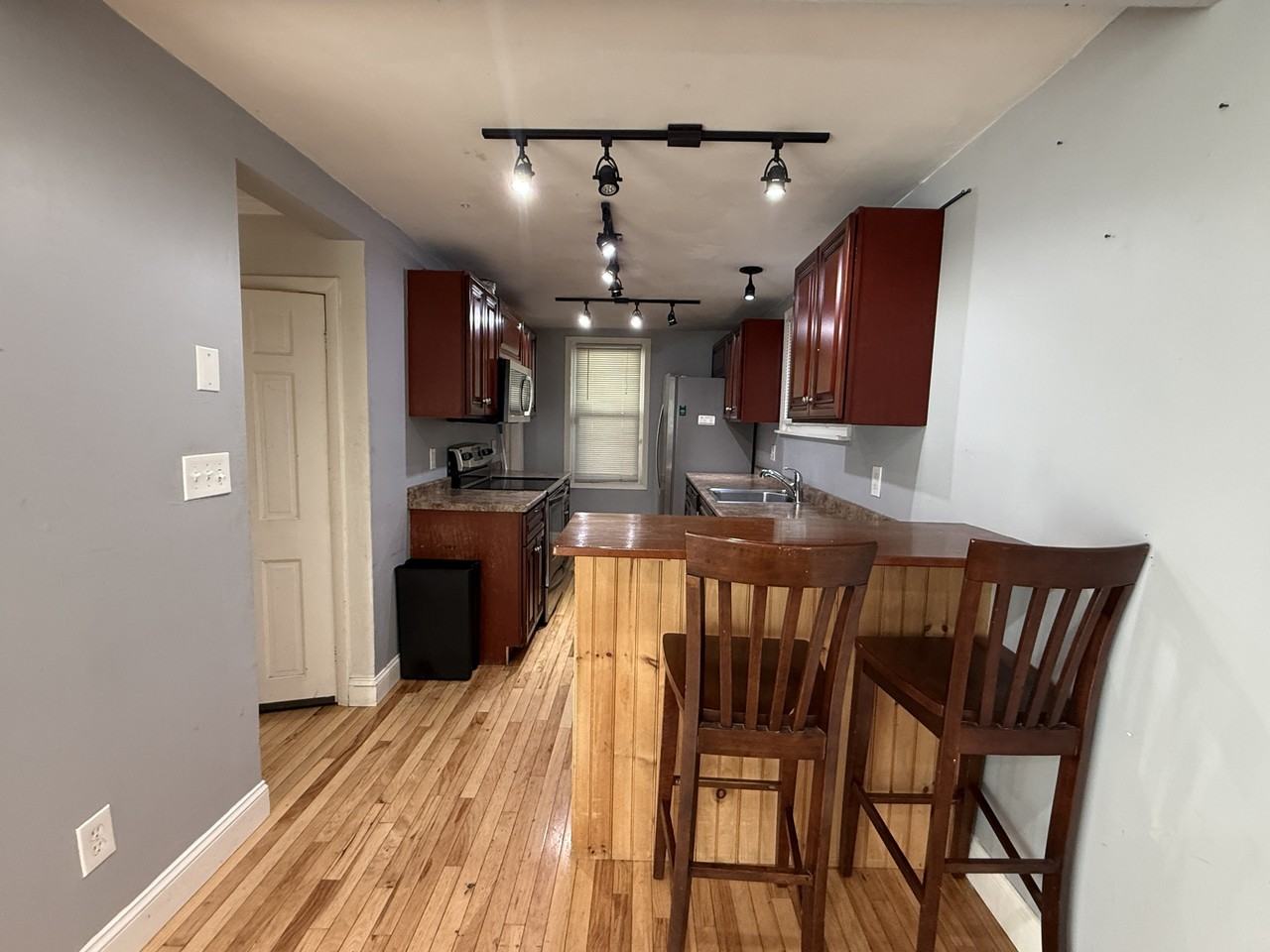 14 Green St #1 - Photo 3 of 9