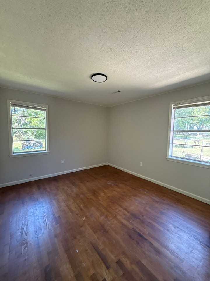 1177 Westmoreland St #1 - Photo 5 of 7