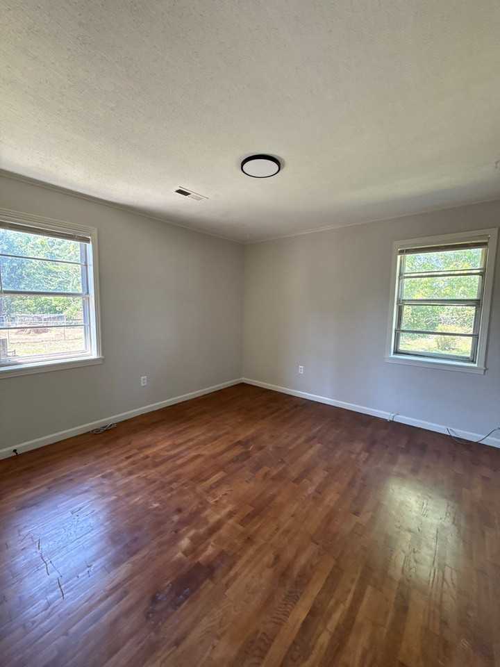 1177 Westmoreland St #1 - Photo 6 of 7