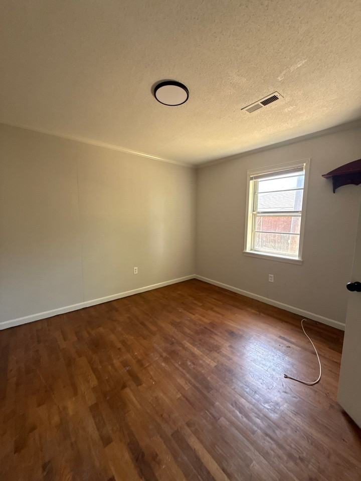 1177 Westmoreland St #1 - Photo 7 of 7