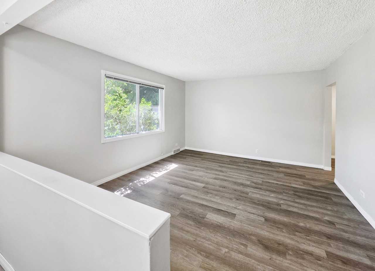 424 32 Ave Nw - Photo 4 of 21