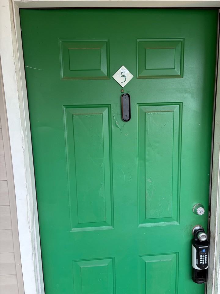 2348 Horne AvenueApt 5 #5 - Photo 5 of 14