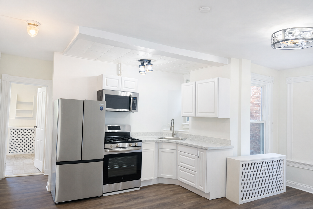 210 Laurens St #3 - Photo 3 of 15