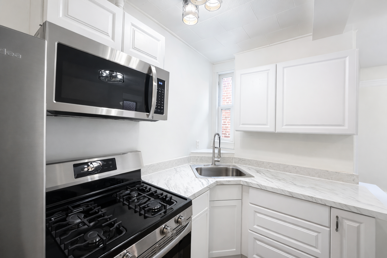 210 Laurens St #3 - Photo 4 of 15