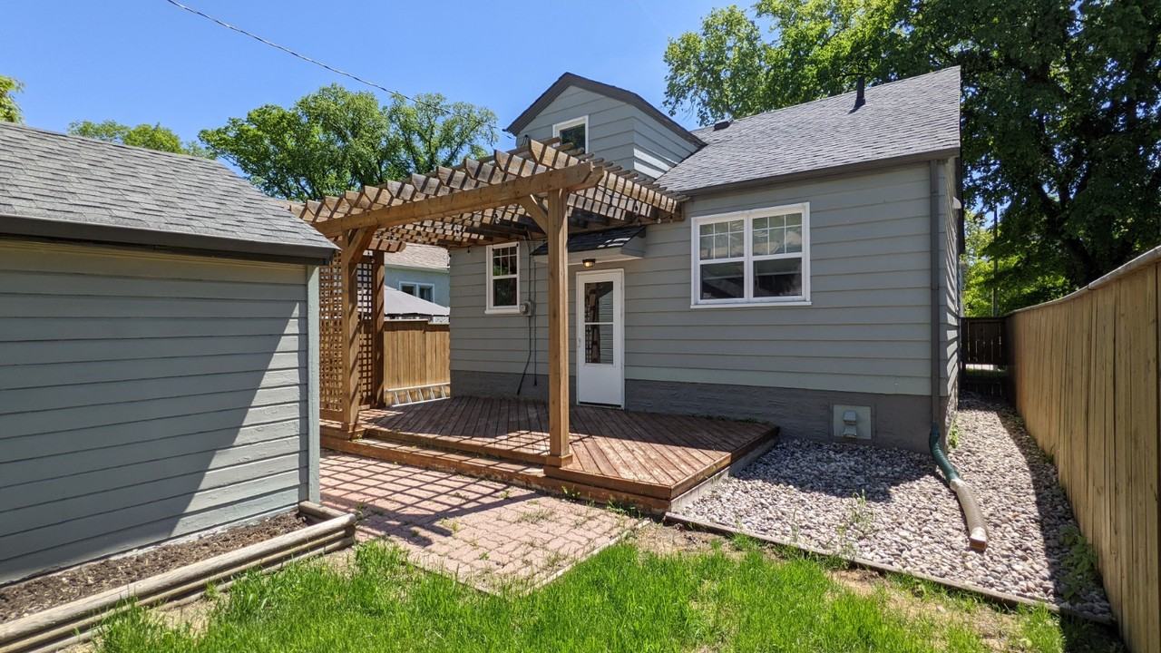 645 Fleet Ave #645 - Photo 3 of 10