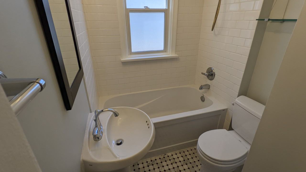 645 Fleet Ave #645 - Photo 4 of 10