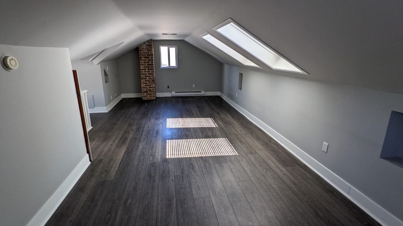 645 Fleet Ave #645 - Photo 5 of 10