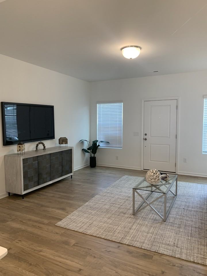 230 Banbury Ln - Photo 3 of 20