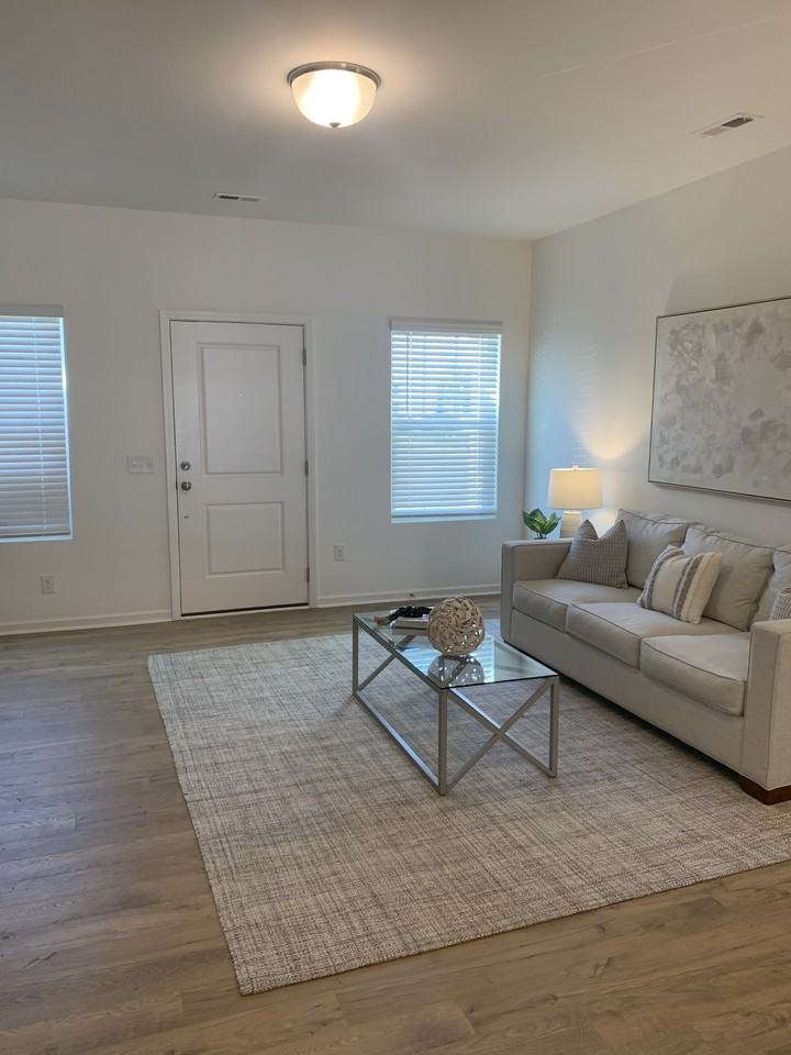 230 Banbury Ln - Photo 5 of 20
