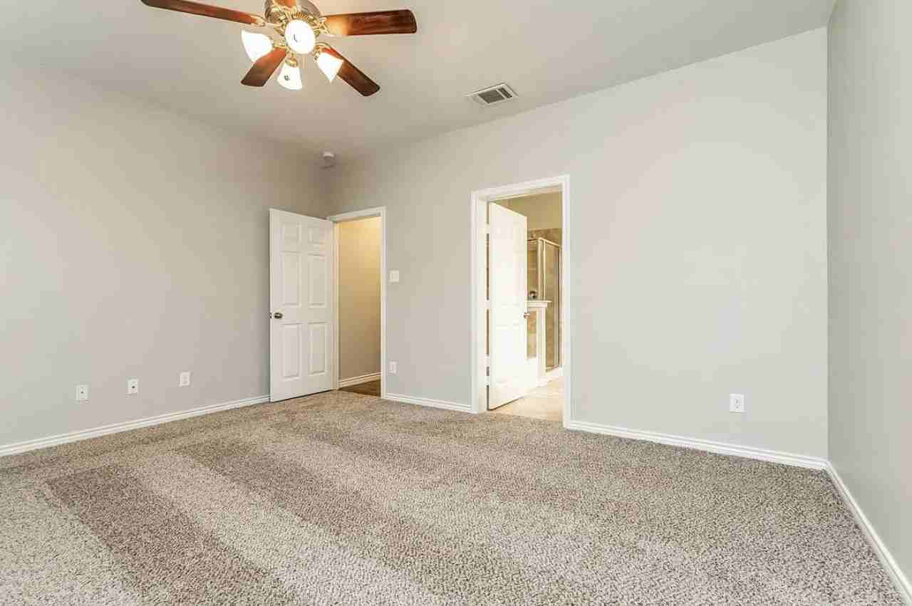 1305 Cypress Ln - Photo 5 of 7