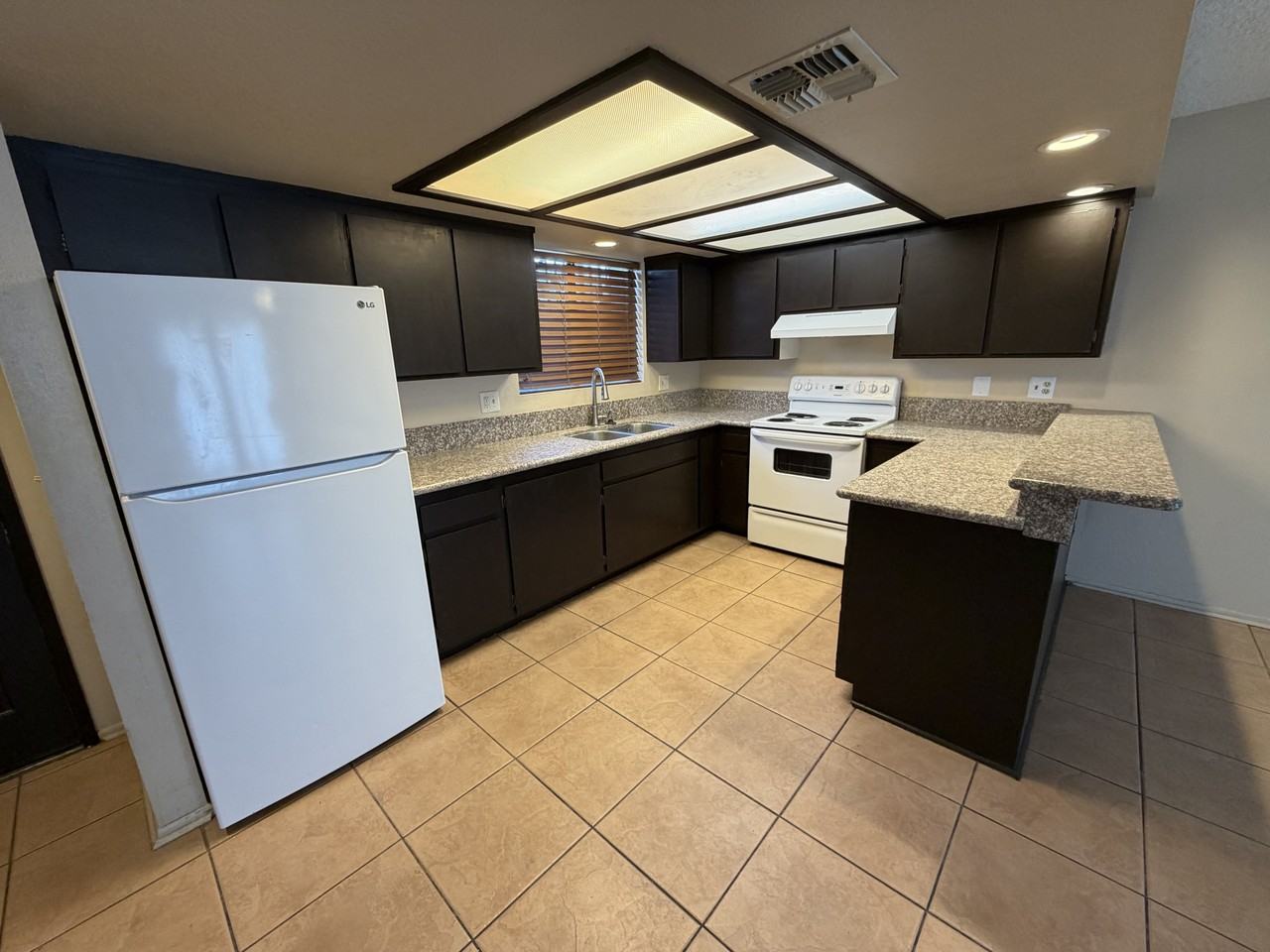 2578 Country Club Dr #1 - Photo 3 of 32