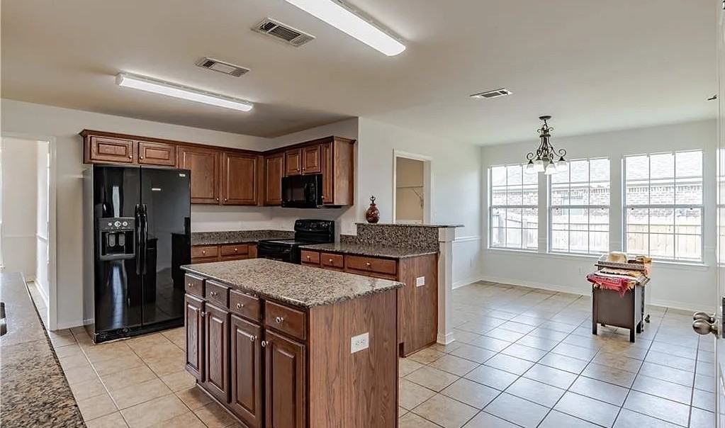 1375 Selby Phillips Dr #1 - Photo 5 of 21