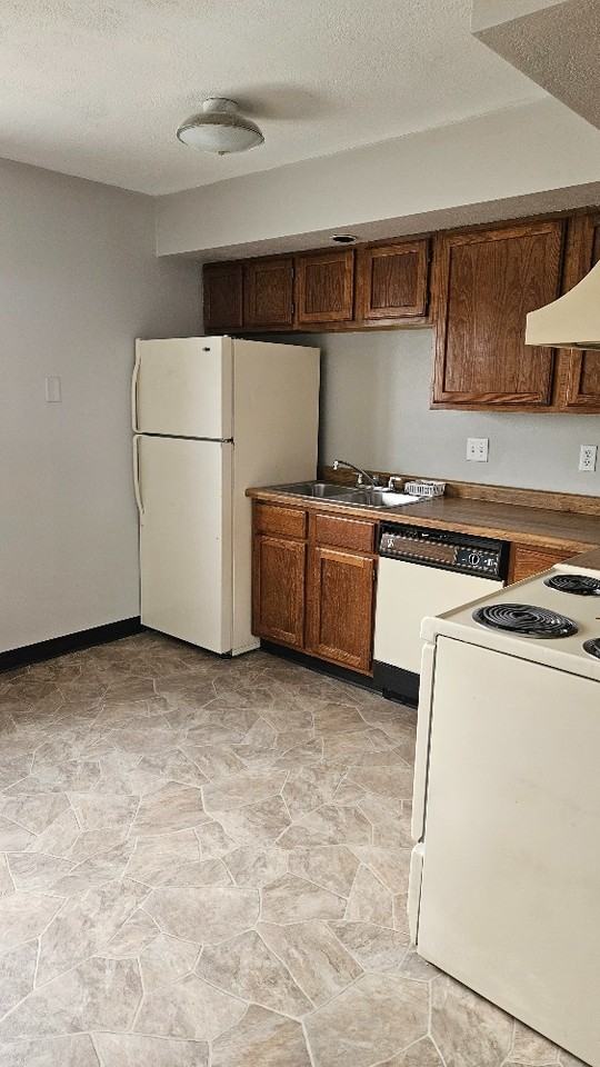 2120 Marathon Ave #4 - Photo 3 of 5