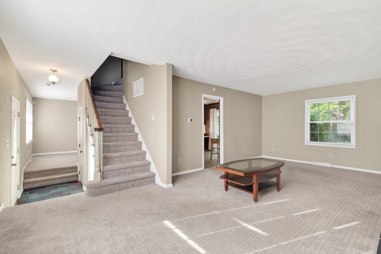 33 Tanglewood Dr #1 - Photo 2 of 10