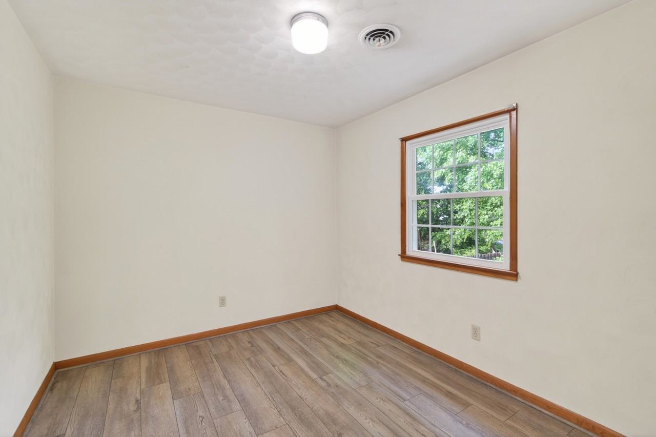 33 Tanglewood Dr #1 - Photo 3 of 10