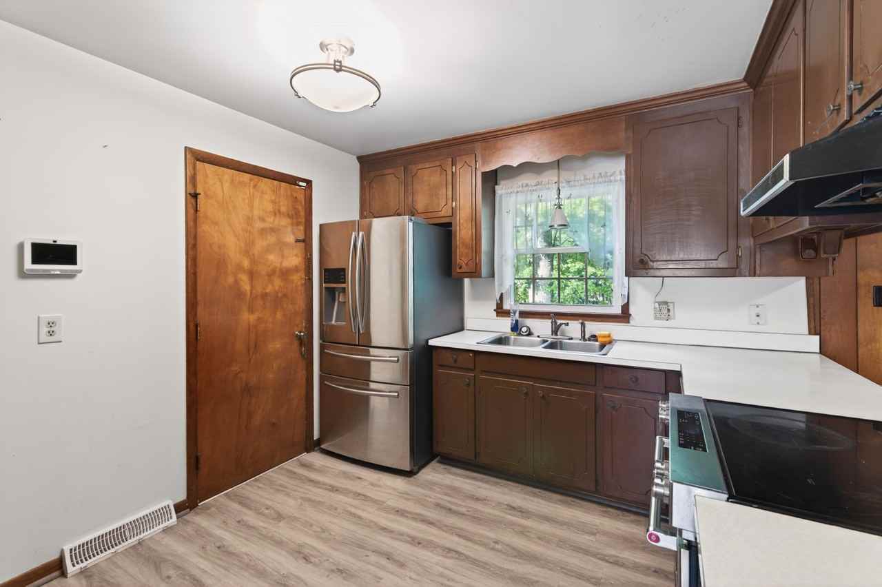 33 Tanglewood Dr #1 - Photo 7 of 10