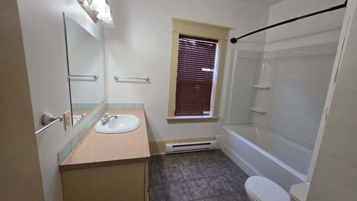 102 Howard Ave #B - Photo 2 of 9