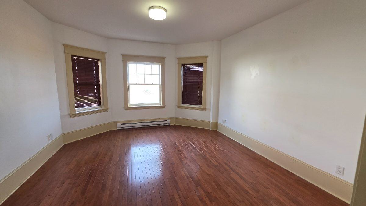 102 Howard Ave #B - Photo 3 of 9