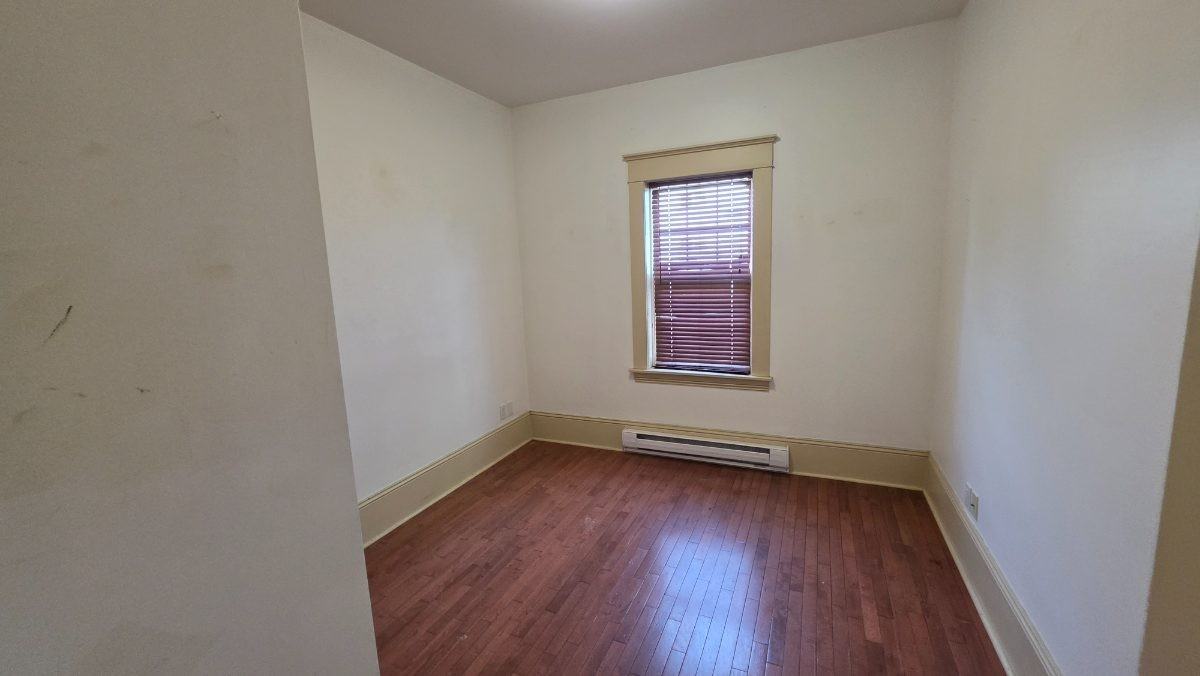 102 Howard Ave #B - Photo 4 of 9