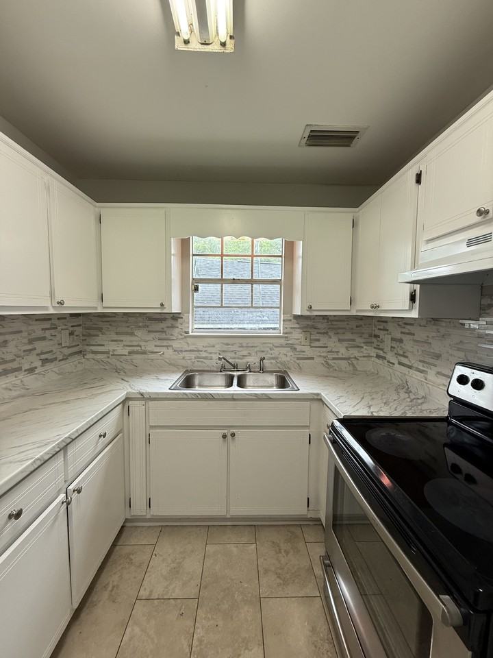 761 Crowne Rd #1 - Photo 4 of 9
