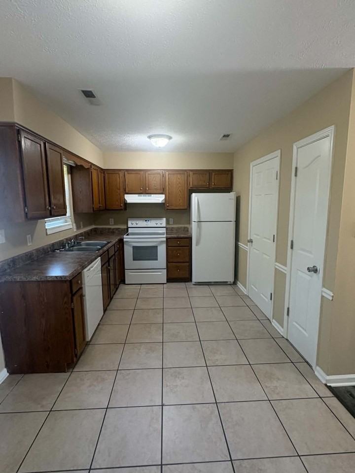 594 Lost Cir #B - Photo 4 of 25
