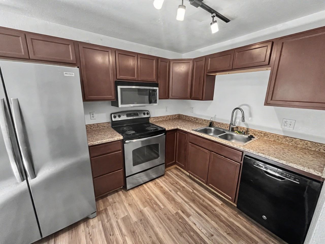 8612 Boundary Ave Apt L6 #L6 - Photo 3 of 7