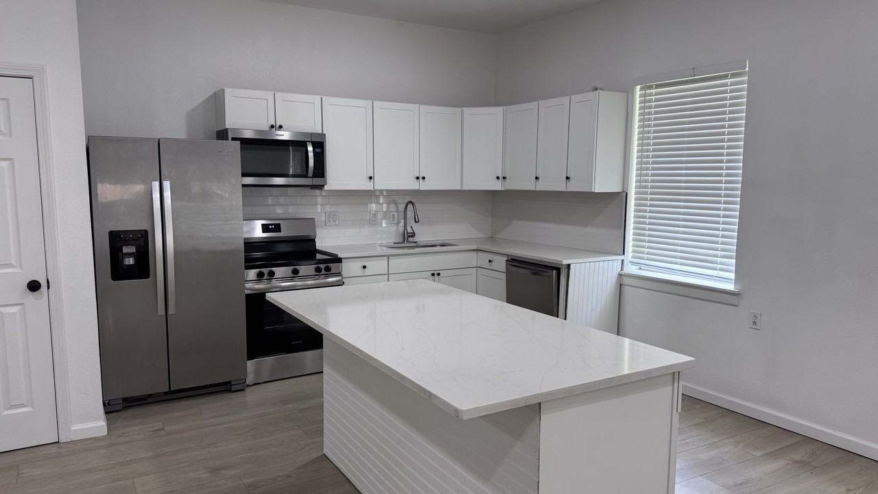 204 N Church #2 - Photo 4 of 17