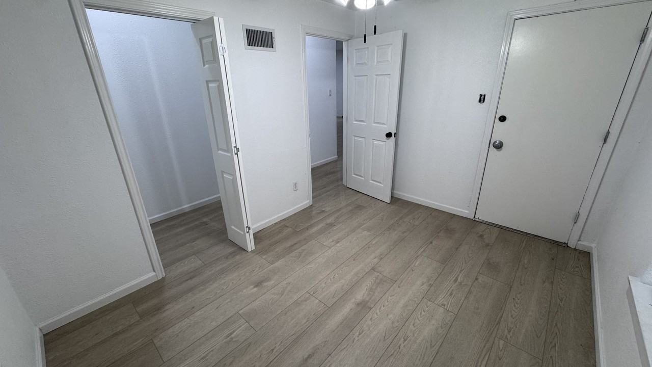 204 N Church #2 - Photo 6 of 17