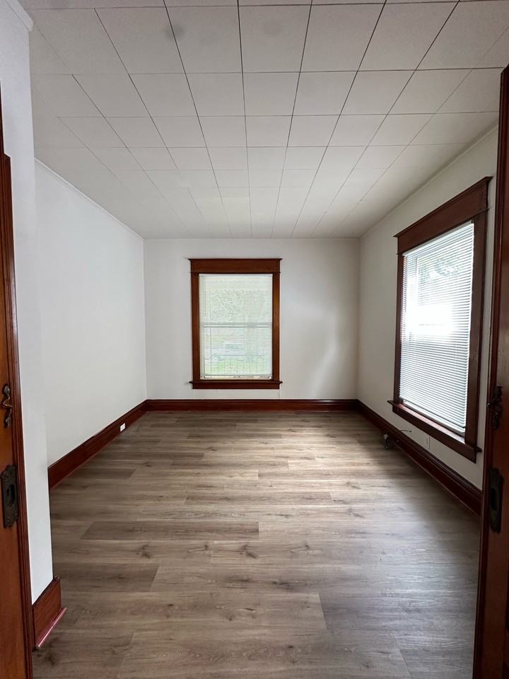 611 1st Ave #A - Photo 3 of 11