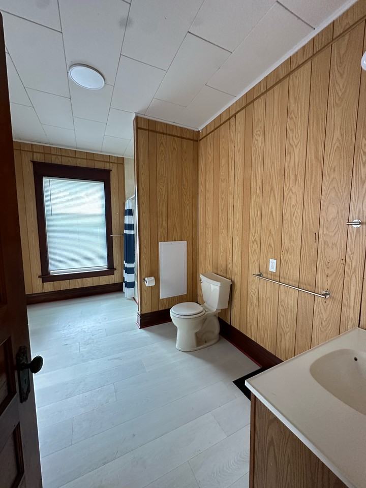 611 1st Ave #A - Photo 7 of 11