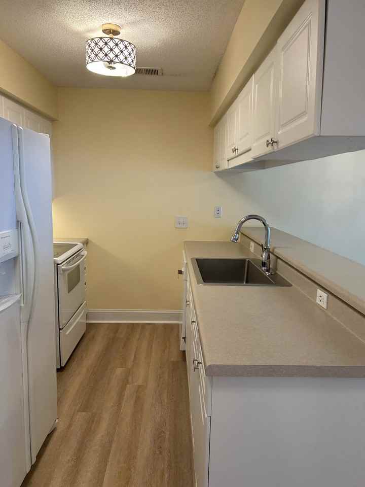 627 Woodmoor Drive 302 - 1 #1 - Photo 4 of 30