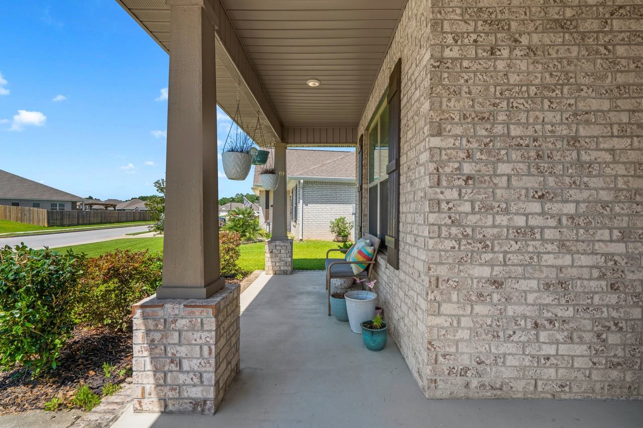 1048 Pheasant Cir #1 - Photo 4 of 33